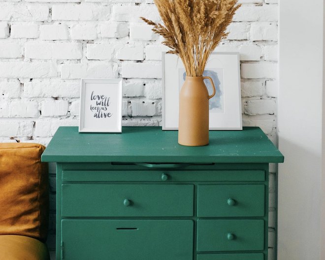 picture of a chest of drawers